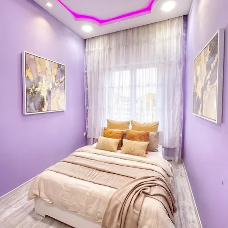 Elizabeth Queen Residency - 5 Rooms, Garage Apartman