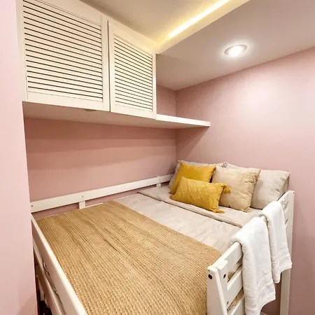 Elizabeth Queen Residency - 5 Rooms, Garage Appartement